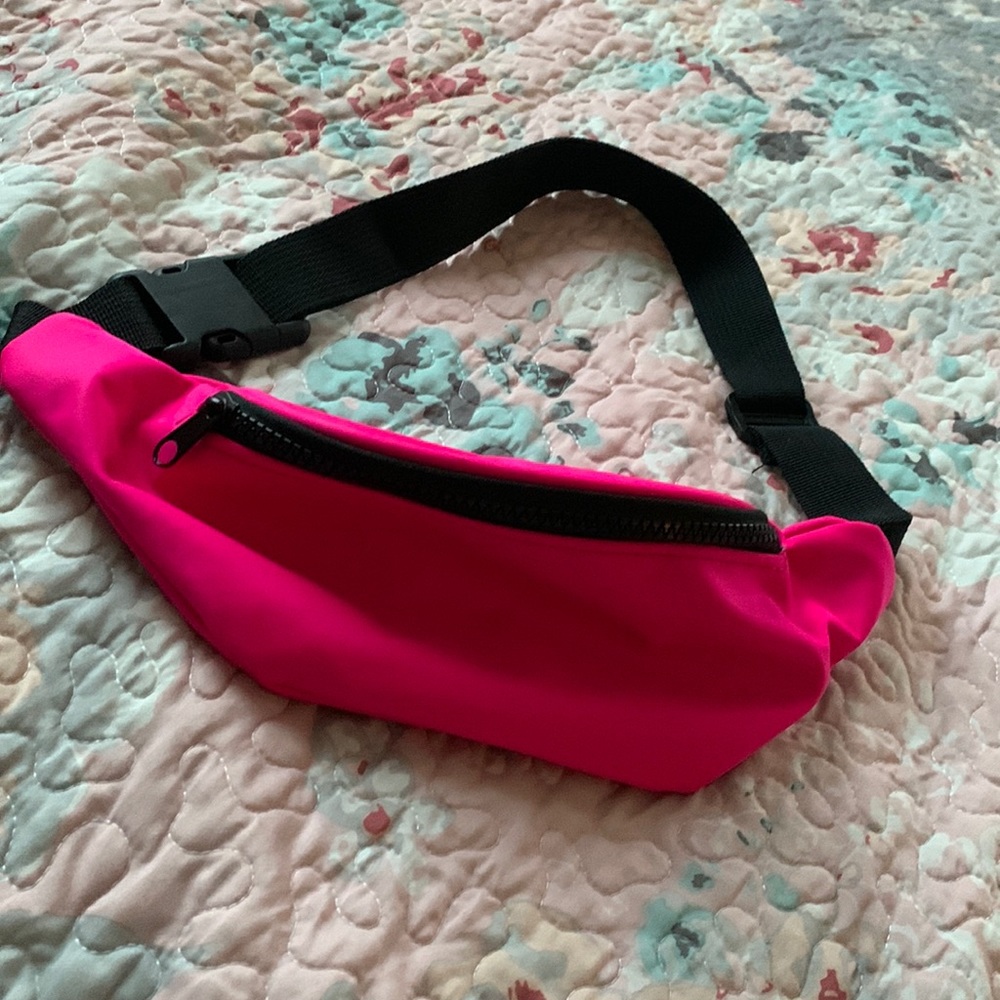 Hot pink Fanny pack. Never used.